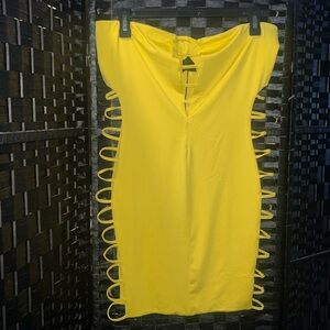 Yellow strapless mini dress NWT open side straps size large